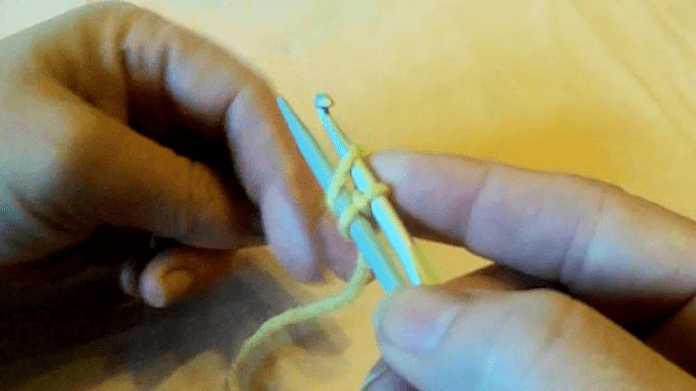 Montage de maille avec un crochet